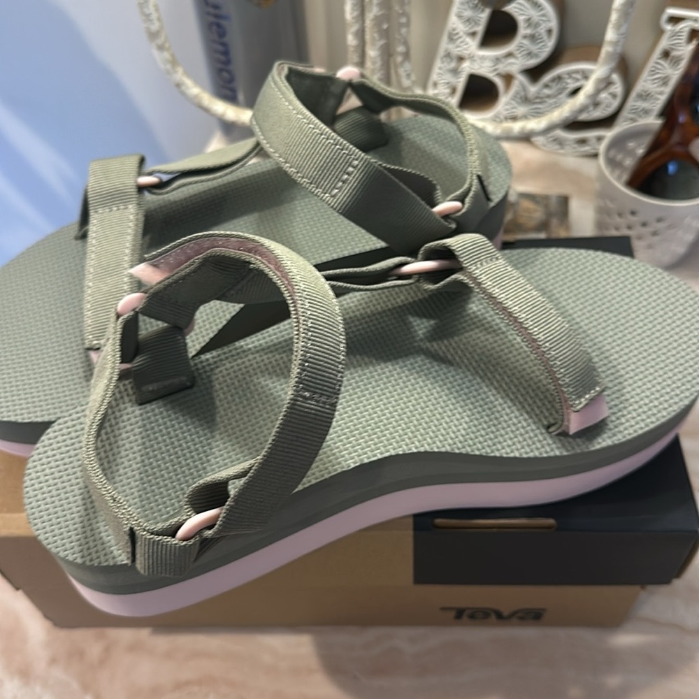 NWT Teva Flatform Universal Sandals from Anthropoloigie - Picture 3 of 7